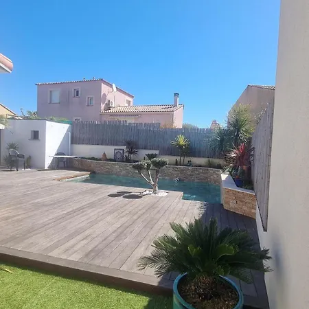 With Swimming Pool 150m2 Villa