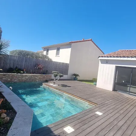 With Swimming Pool 150m2